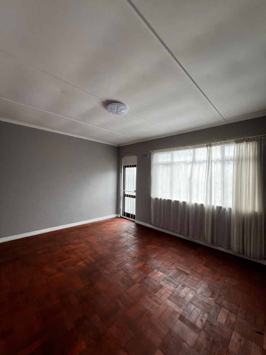 2 Bedroom Property for Sale in Goodwood Estate Western Cape